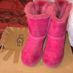 pink bailey bow ugg’s